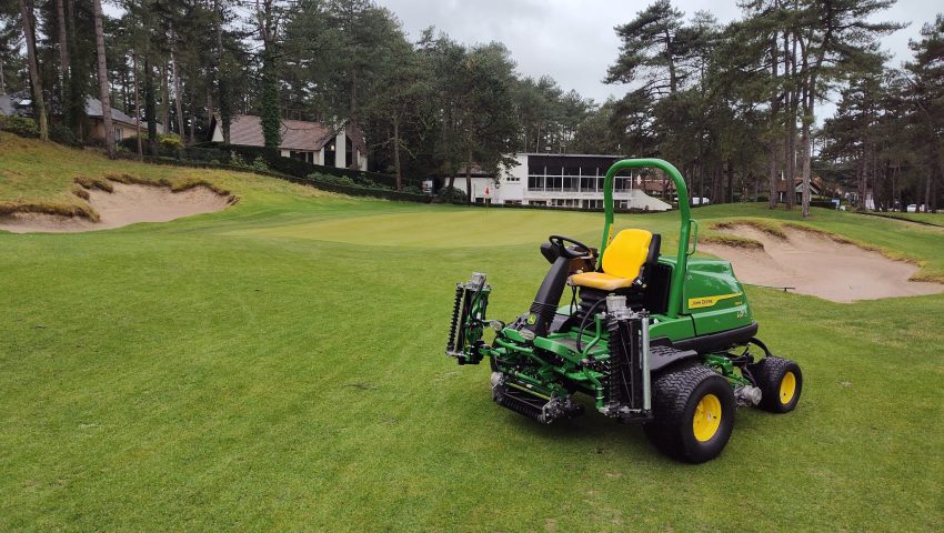 Nouvelle tondeuse pour les fairways au Golf des Pins - Open Golf Club